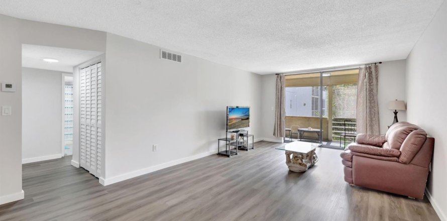 Condominio en Lauderdale Lakes, Florida, 2 dormitorios  № 2087284