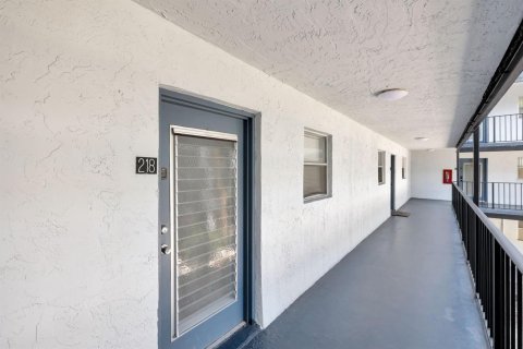 Condominio en venta en Lauderdale Lakes, Florida, 2 dormitorios, 93.83 m2 № 2087284 - foto 6