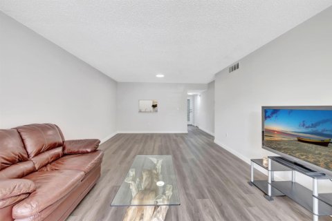 Condominio en venta en Lauderdale Lakes, Florida, 2 dormitorios, 93.83 m2 № 2087284 - foto 8
