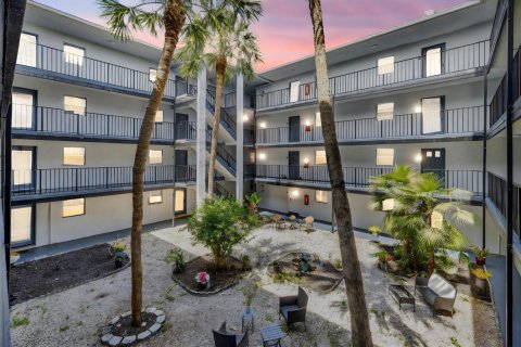 Condominio en venta en Lauderdale Lakes, Florida, 2 dormitorios, 93.83 m2 № 2087284 - foto 28