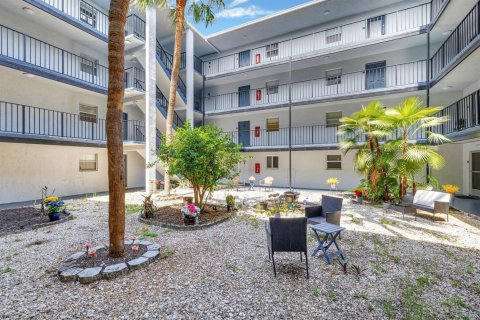 Condominio en venta en Lauderdale Lakes, Florida, 2 dormitorios, 93.83 m2 № 2087284 - foto 5