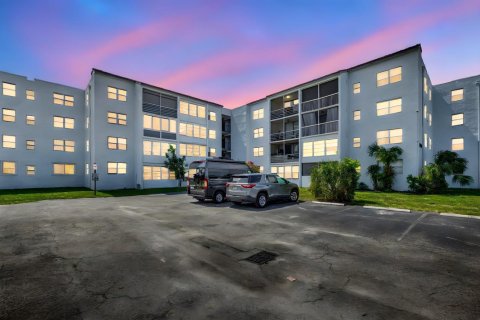Condominio en venta en Lauderdale Lakes, Florida, 2 dormitorios, 93.83 m2 № 2087284 - foto 29