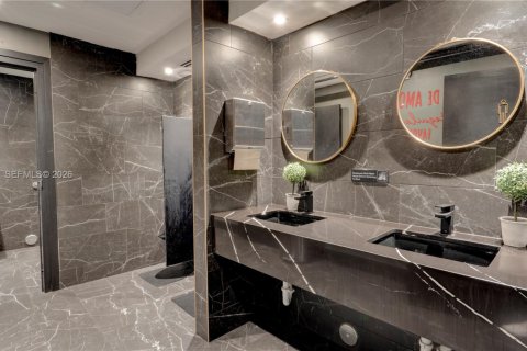 Купить коммерческую недвижимость в Майами, Флорида № 2058406 - фото 9