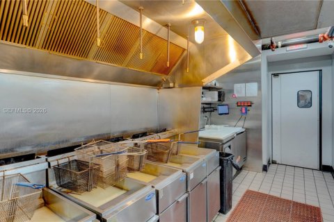 Купить коммерческую недвижимость в Майами, Флорида № 2058406 - фото 8