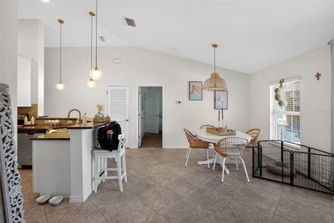 Touwnhouse à louer à Tampa, Floride: 2 chambres, 117.43 m2 № 2148459 - photo 15