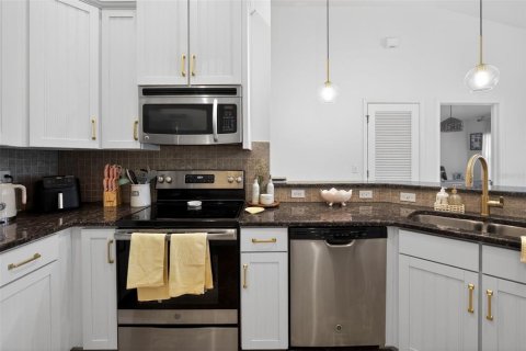 Touwnhouse à louer à Tampa, Floride: 2 chambres, 117.43 m2 № 2148459 - photo 11
