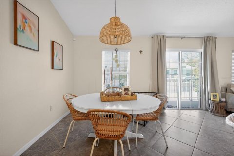 Touwnhouse à louer à Tampa, Floride: 2 chambres, 117.43 m2 № 2148459 - photo 17