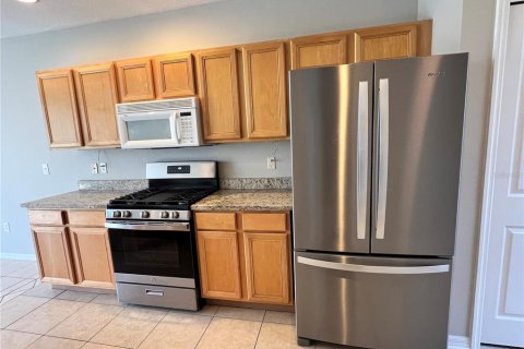 Townhouse in Tampa, Florida 2 bedrooms, 118.54 sq.m. № 2373459 - photo 3