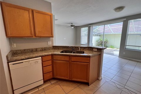 Townhouse in Tampa, Florida 2 bedrooms, 118.54 sq.m. № 2373459 - photo 2