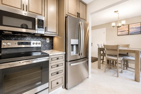 Condo in Delray Beach, Florida, 2 bedrooms № 2177544 - photo 13