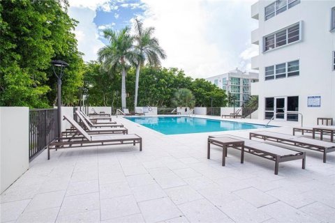 Снять в аренду квартиру в Форт-Лодердейл, Флорида 2 спальни, 113.15м2, № 705712 - фото 1