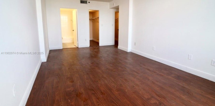 Condo in North Miami, Florida, 2 bedrooms № 1956765