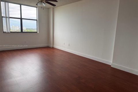 Condo in North Miami, Florida, 2 bedrooms  № 1956765 - photo 21