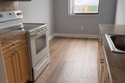 Condo in North Miami, Florida, 2 bedrooms  № 1956765 - photo 26