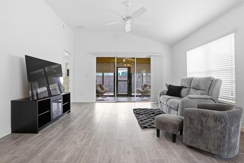 House in The Villages, Florida 3 bedrooms, 133.97 sq.m. № 2350421 - photo 9