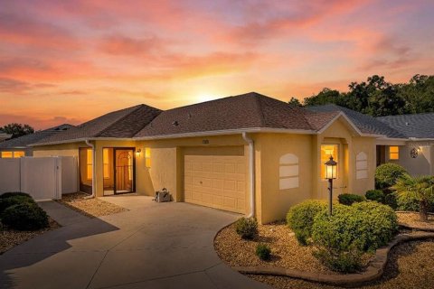 House in The Villages, Florida 3 bedrooms, 133.97 sq.m. № 2350421 - photo 2