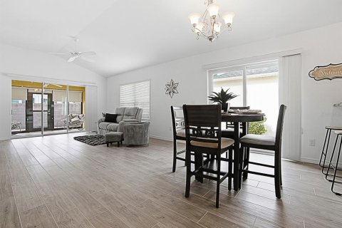 House in The Villages, Florida 3 bedrooms, 133.97 sq.m. № 2350421 - photo 8