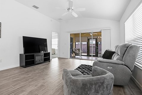 House in The Villages, Florida 3 bedrooms, 133.97 sq.m. № 2350421 - photo 10