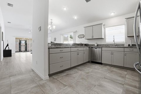 House in The Villages, Florida 3 bedrooms, 133.97 sq.m. № 2350421 - photo 3