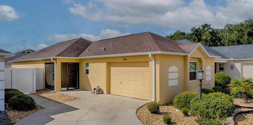 House in The Villages, Florida 3 bedrooms, 133.97 sq.m. № 2350421