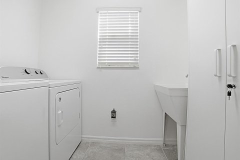 House in The Villages, Florida 3 bedrooms, 133.97 sq.m. № 2350421 - photo 26