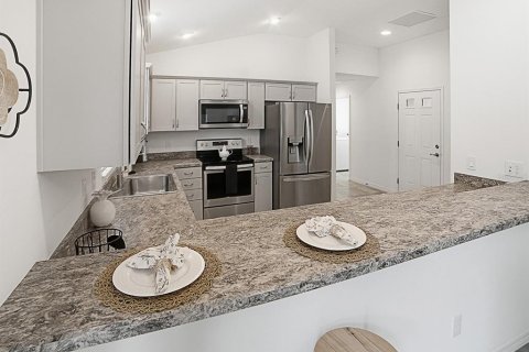 House in The Villages, Florida 3 bedrooms, 133.97 sq.m. № 2350421 - photo 7
