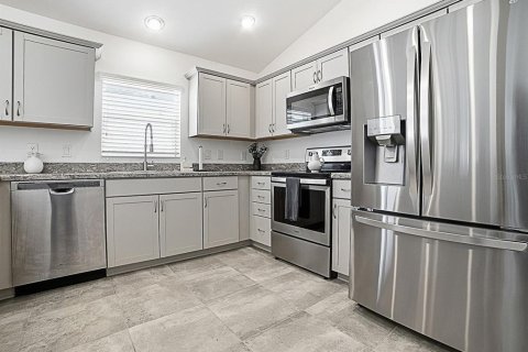 House in The Villages, Florida 3 bedrooms, 133.97 sq.m. № 2350421 - photo 5