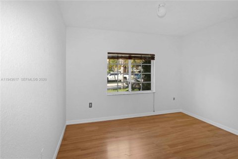 House in Cutler Bay, Florida 3 bedrooms, 154.12 sq.m. № 2004265 - photo 10