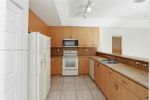 House in Cutler Bay, Florida 3 bedrooms, 154.12 sq.m. № 2004265 - photo 21