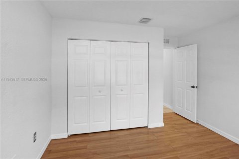 House in Cutler Bay, Florida 3 bedrooms, 154.12 sq.m. № 2004265 - photo 11