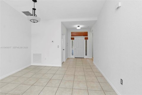 House in Cutler Bay, Florida 3 bedrooms, 154.12 sq.m. № 2004265 - photo 15