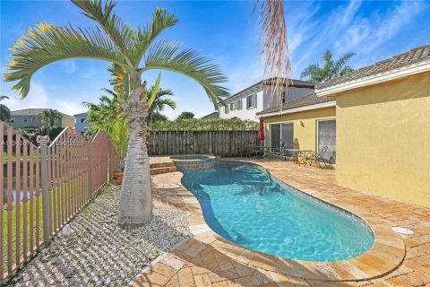 House in Cutler Bay, Florida 3 bedrooms, 154.12 sq.m. № 2004265 - photo 24