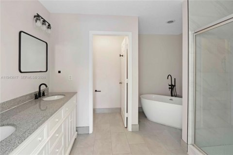 House in Cutler Bay, Florida 3 bedrooms, 154.12 sq.m. № 2004265 - photo 7