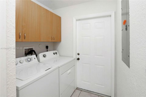 House in Cutler Bay, Florida 3 bedrooms, 154.12 sq.m. № 2004265 - photo 26