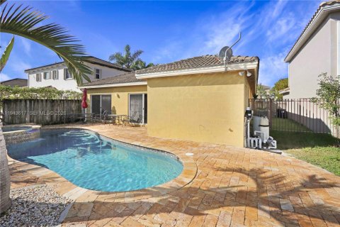 House in Cutler Bay, Florida 3 bedrooms, 154.12 sq.m. № 2004265 - photo 25