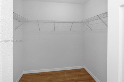 House in Cutler Bay, Florida 3 bedrooms, 154.12 sq.m. № 2004265 - photo 9