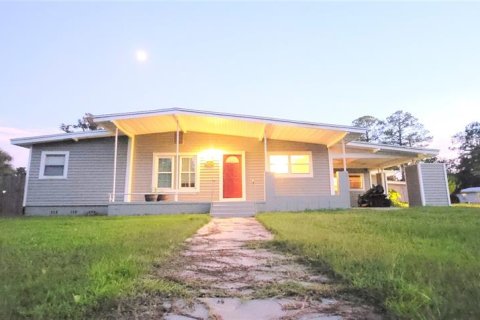 House in Lake Butler, Florida 4 bedrooms, 232.26 sq.m. № 1911410 - photo 1
