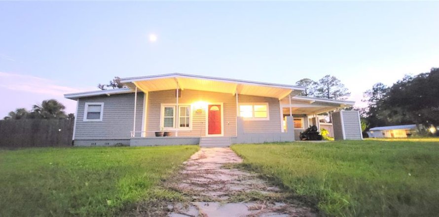 House in Lake Butler, Florida 4 bedrooms, 232.26 sq.m. № 1911410