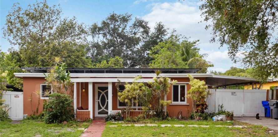 Casa en Hollywood, Florida 4 dormitorios, 117.8 m2 № 1863484