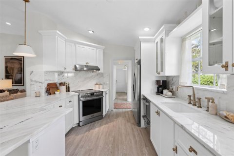 House in Sarasota, Florida 2 bedrooms, 142.51 sq.m. № 1855622 - photo 6