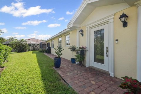 House in Sarasota, Florida 2 bedrooms, 142.51 sq.m. № 1855622 - photo 2
