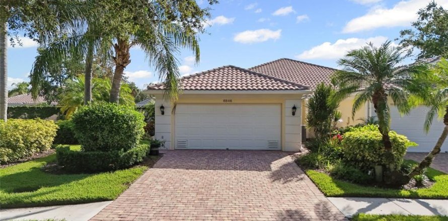 House in Sarasota, Florida 2 bedrooms, 142.51 sq.m. № 1855622