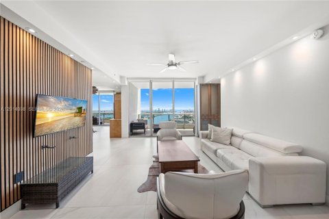 Condo in Miami, Florida, 4 bedrooms № 2076372 - photo 18