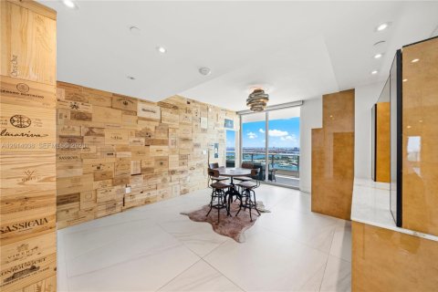 Condo in Miami, Florida, 4 bedrooms № 2076372 - photo 22