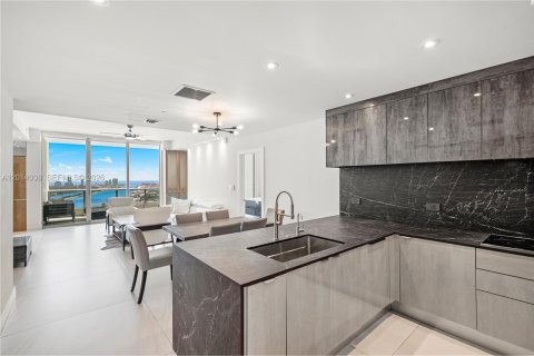 Condo in Miami, Florida, 4 bedrooms № 2076372 - photo 13