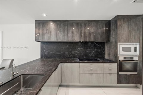 Condo in Miami, Florida, 4 bedrooms № 2076372 - photo 15