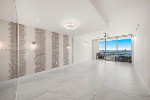 Condo in Miami, Florida, 4 bedrooms № 2076372 - photo 30