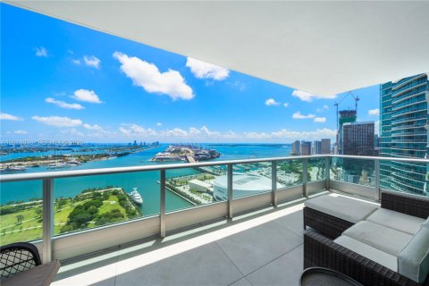Condo in Miami, Florida, 4 bedrooms  № 2076372