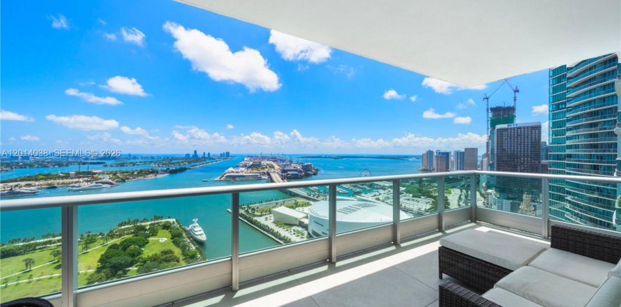 Condo in Miami, Florida, 4 bedrooms № 2076372