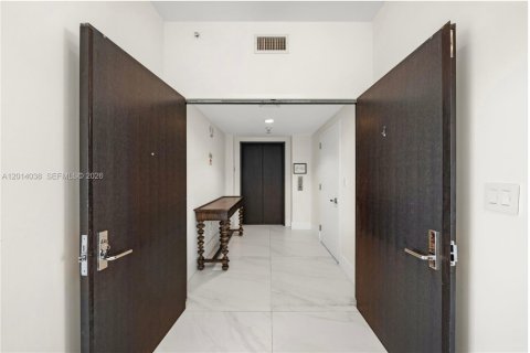 Condo in Miami, Florida, 4 bedrooms № 2076372 - photo 11